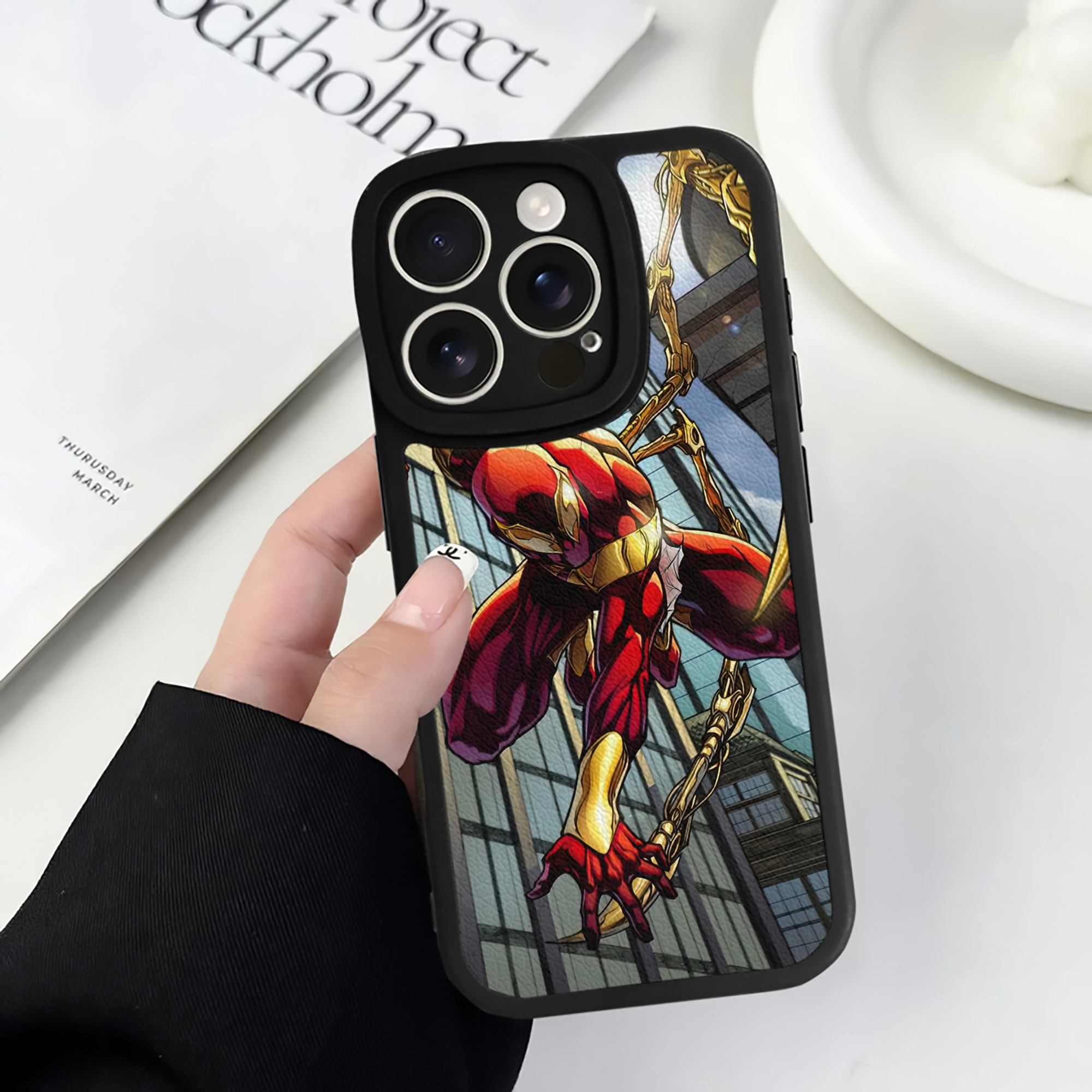（画像用） Spider Man スパイダーマン 【iPhone 16シリーズ対応】シリコンスマホケース（レザー調） 材質：シリコン